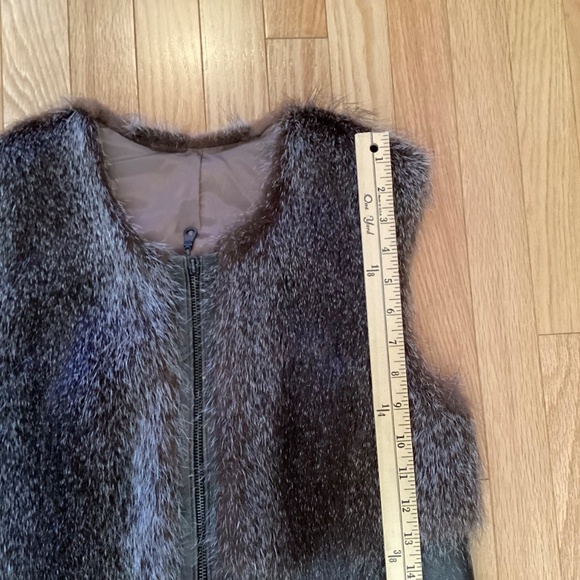 Fur Vest, authentic nutria fur, fits medium - Picture 3 of 8